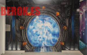 graffiti mural puerta stargate
